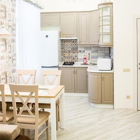Leogrand Vip Apartments On Udatnogo 4 Львів Екстер'єр фото